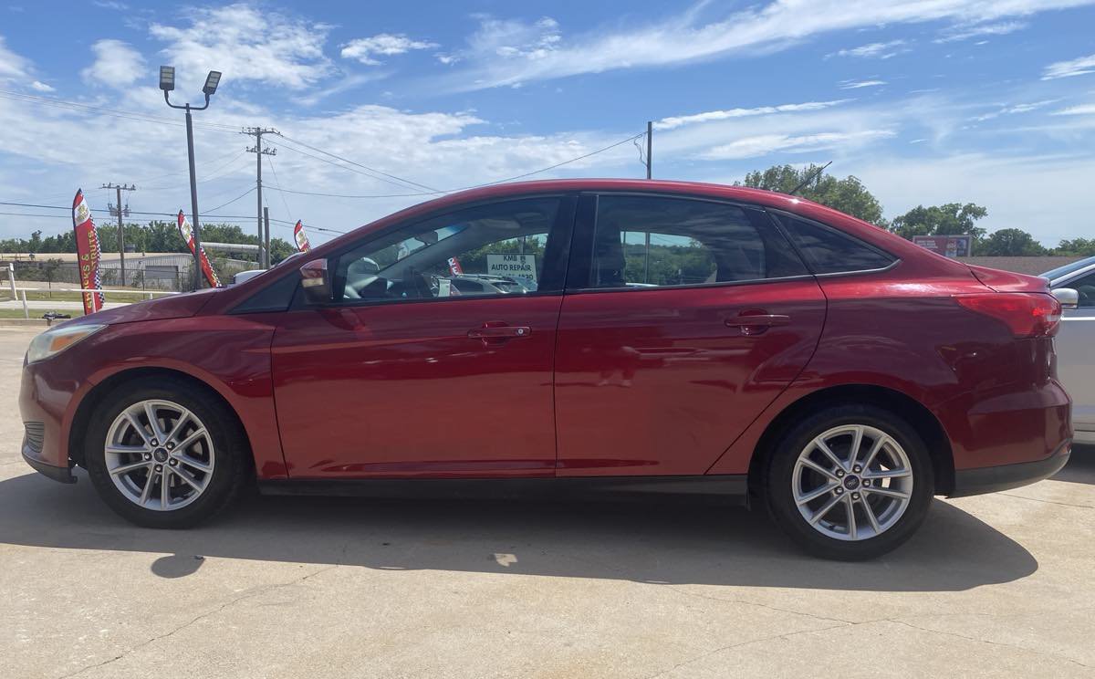 Used 2017 Ford Focus SE FWD image 9