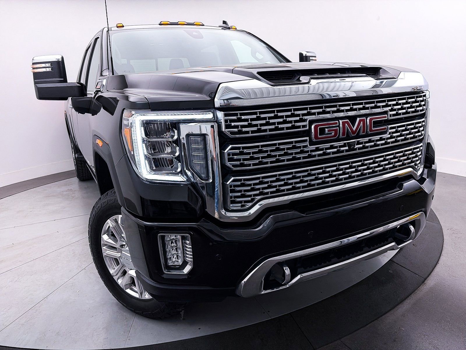 Used 2022 GMC Sierra 3500 Denali w/ Denali Ultimate Package AWD/4WD image 16