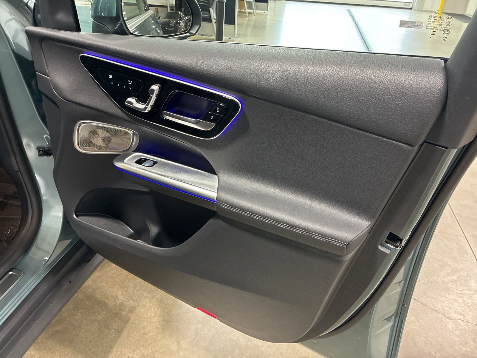 Used 2025 Mercedes-Benz GLC 300 4MATIC image 20