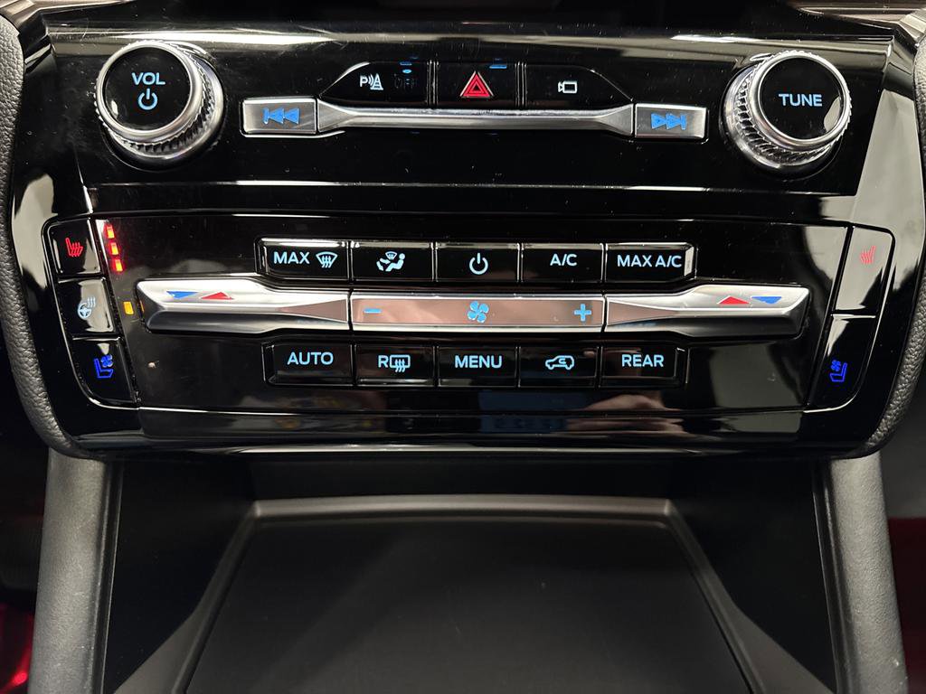 Used 2023 Ford Explorer Limited image 8