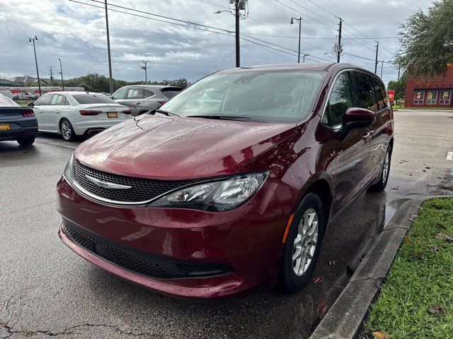 Used 2023 Chrysler Voyager LX FWD image 4
