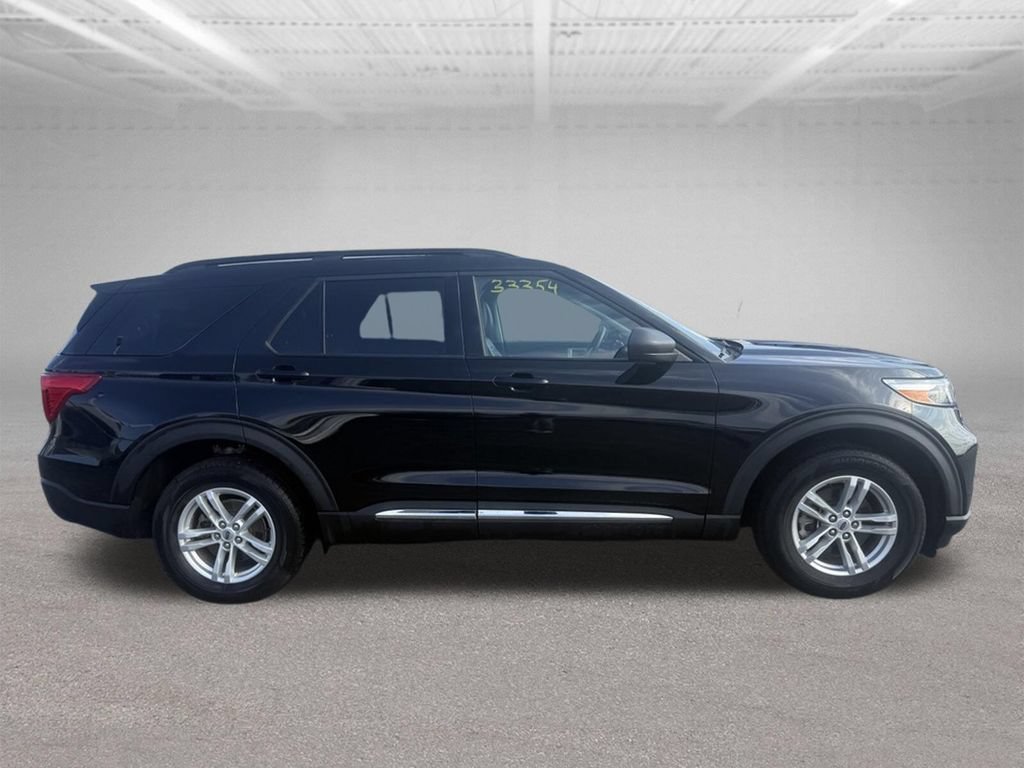Used 2024 Ford Explorer XLT w/ Equipment Group 202A AWD/4WD image 3