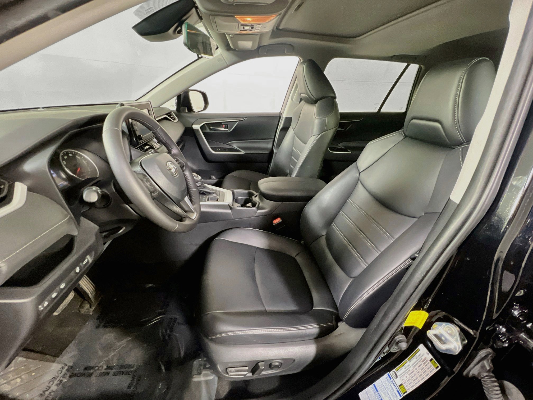 Used 2021 Toyota RAV4 XLE Premium AWD/4WD image 20