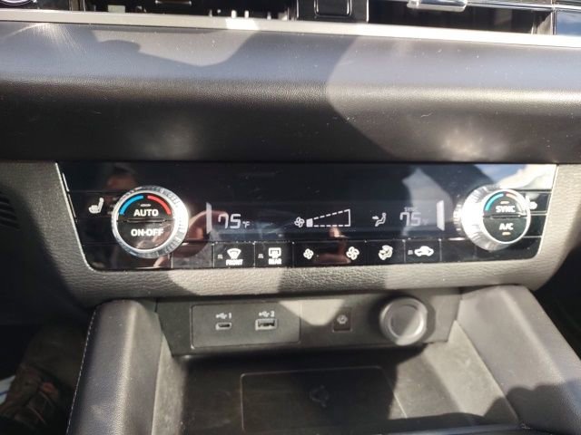 Used 2024 Mitsubishi Outlander FWD image 15