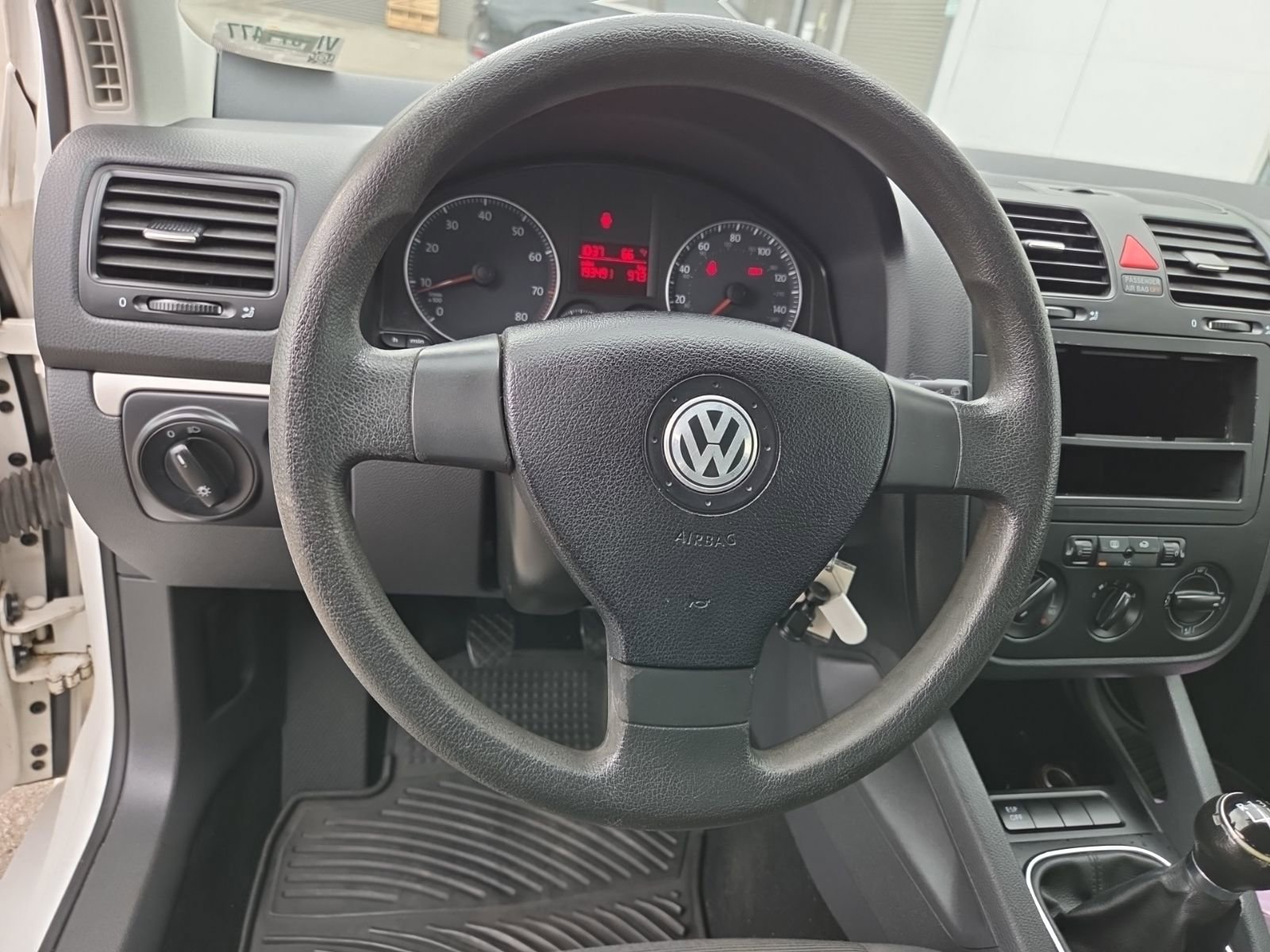 Used 2009 Volkswagen Rabbit S image 21