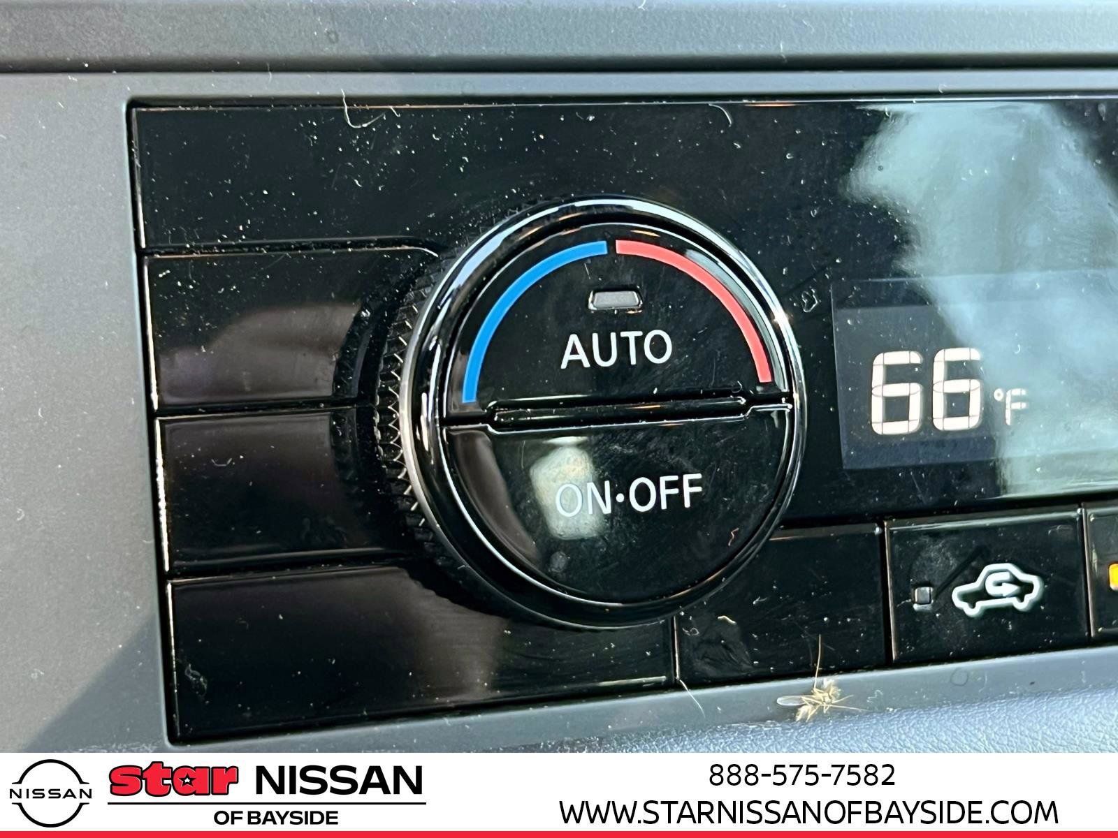 Used 2024 Nissan Pathfinder S image 26