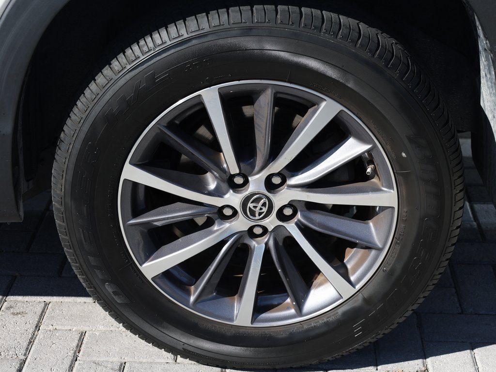 Used 2019 Toyota Highlander XLE image 43