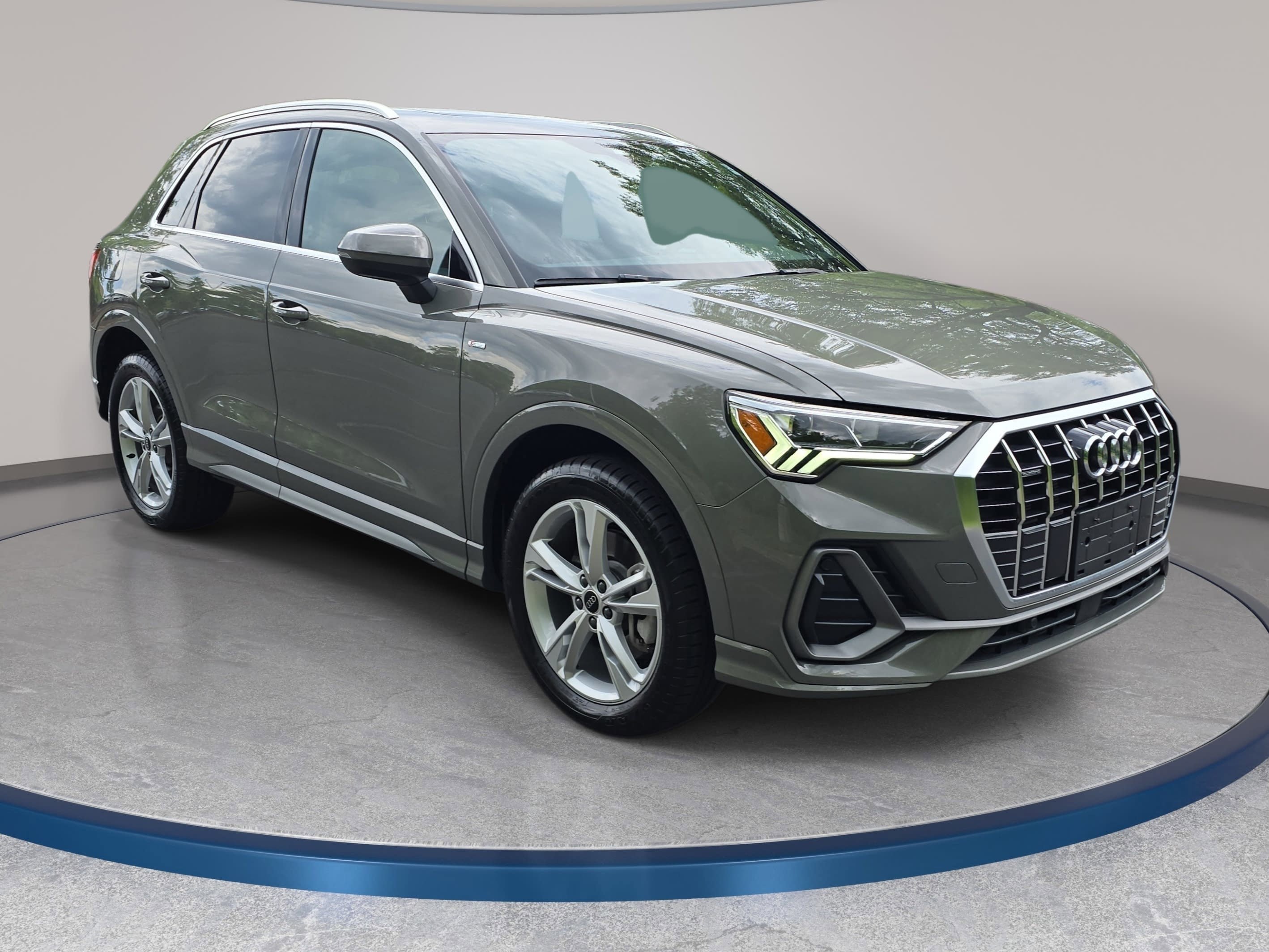 Used 2023 Audi Q3 2.0T Premium w/ Convenience Package AWD/4WD image 3