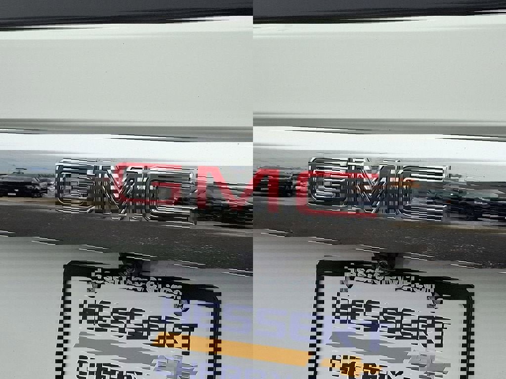 Certified 2024 GMC Yukon SLT w/ SLT Luxury Package image 32