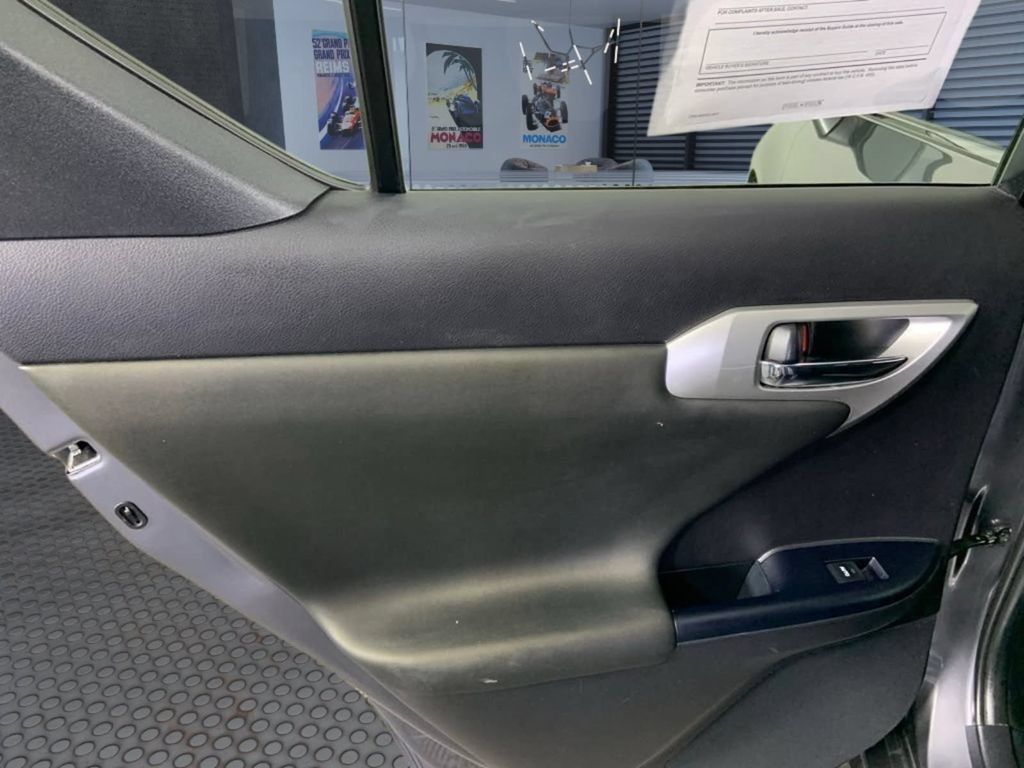 Used 2013 Lexus CT 200h w/ Premium Pkg w/Navigation FWD image 18