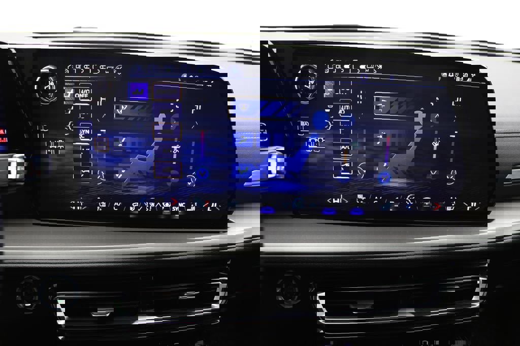 Used 2024 Chevrolet Traverse LT w/ Midnight/Sport Edition image 22