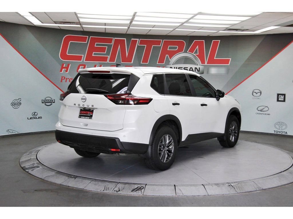 Used 2025 Nissan Rogue S FWD image 5