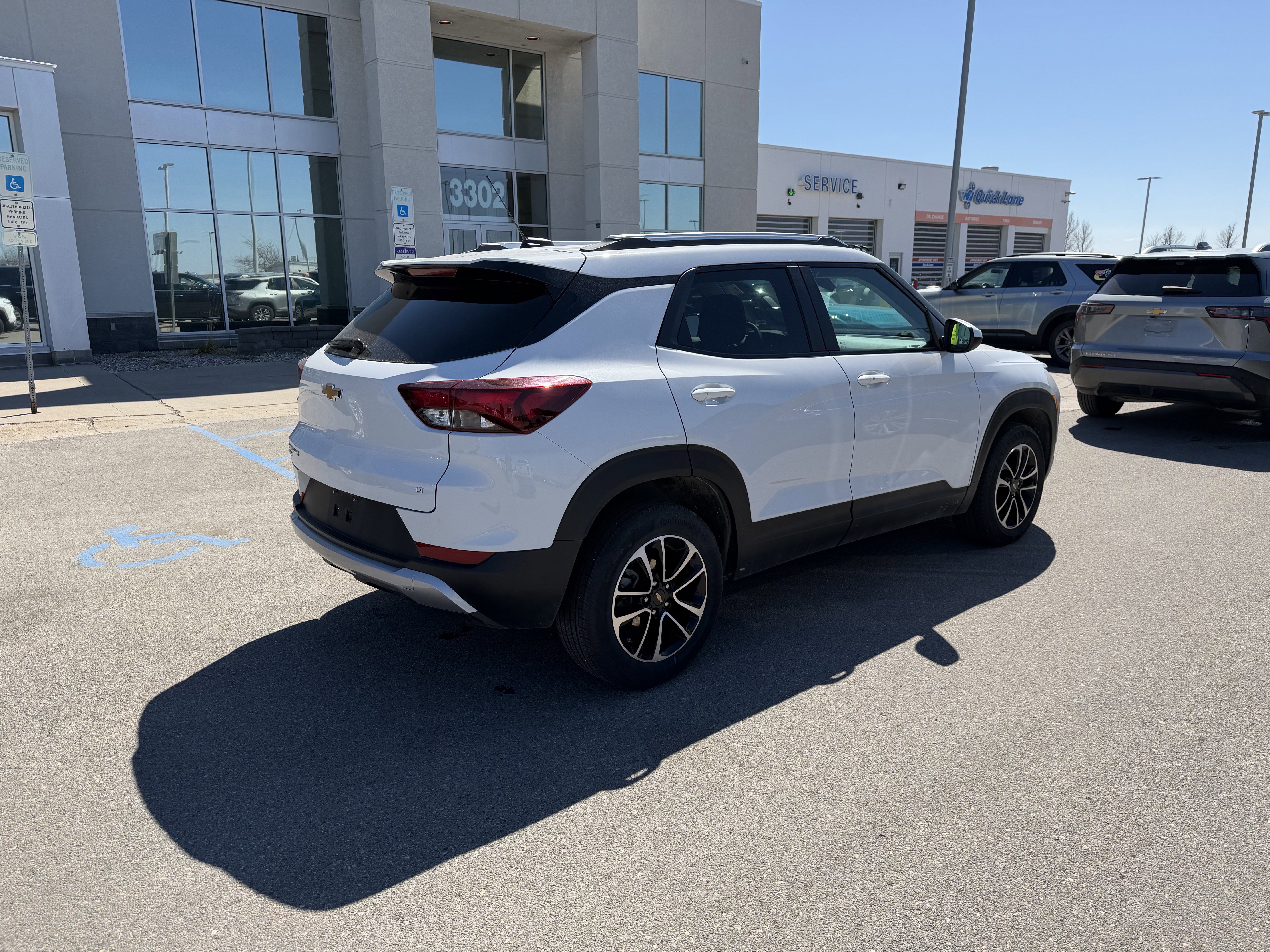 Used 2025 Chevrolet TrailBlazer LT AWD/4WD image 4