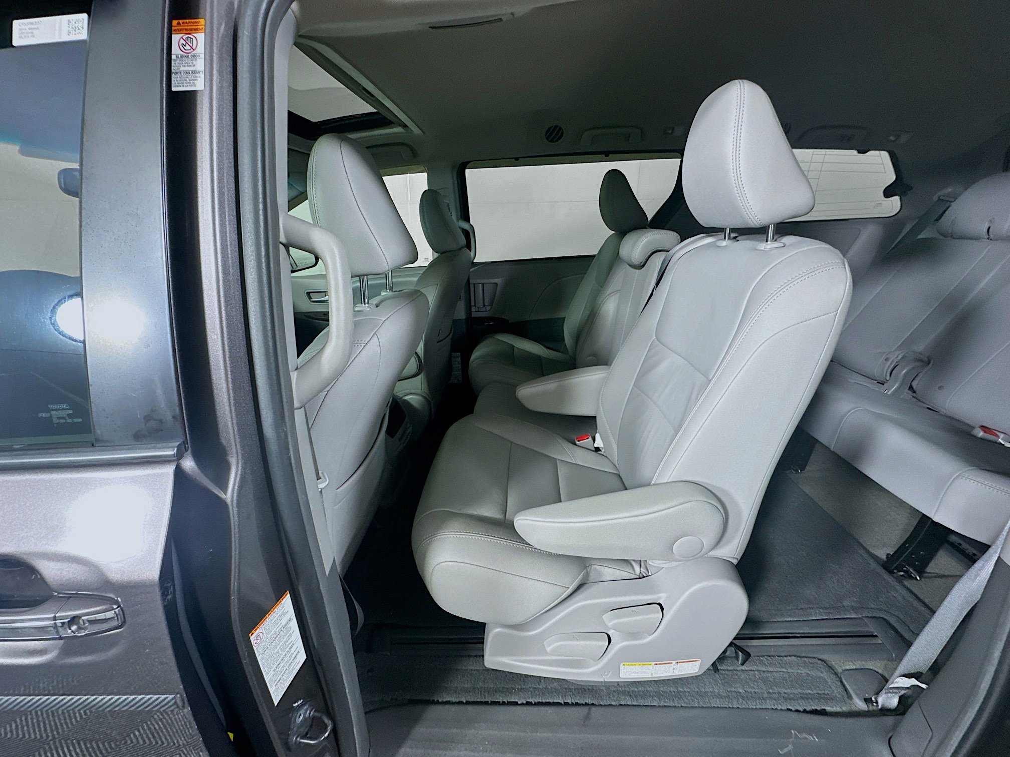 Used 2015 Toyota Sienna XLE w/ XLE Navigation Package image 27