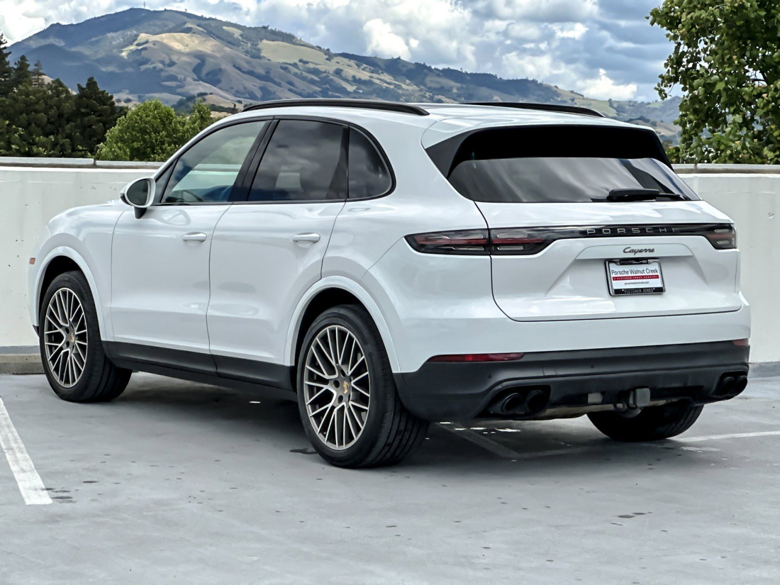 Certified 2023 Porsche Cayenne Platinum Edition image 3
