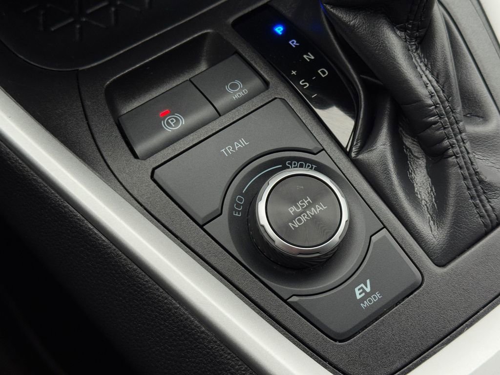 Certified 2025 Toyota RAV4 XLE image 30
