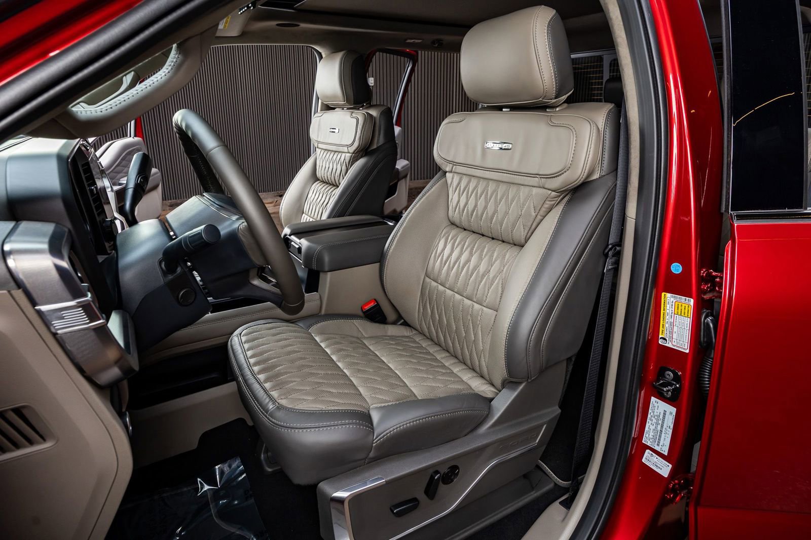 Used 2026 Ford F250 Platinum w/ Platinum Plus Package image 28