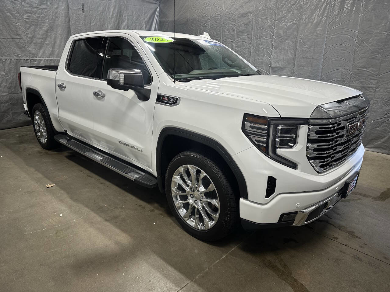 Used 2023 GMC Sierra 1500 Denali w/ Technology Package image 1