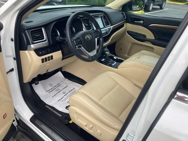 Used 2017 Toyota Highlander Limited AWD/4WD image 18