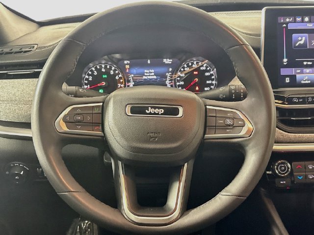 Used 2023 Jeep Compass Latitude AWD/4WD image 11