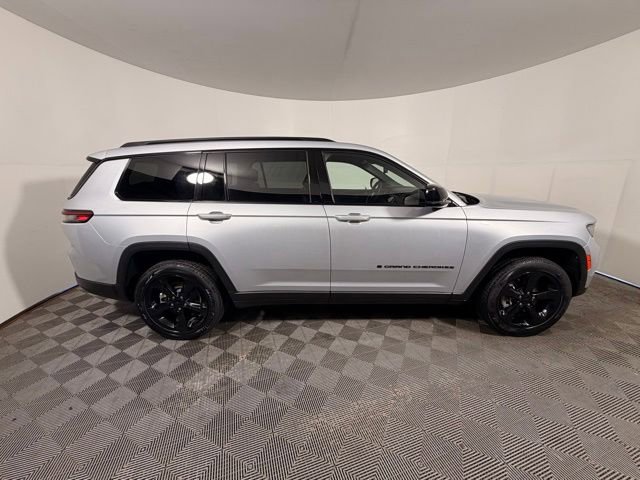 Used 2023 Jeep Grand Cherokee L Laredo AWD/4WD image 17