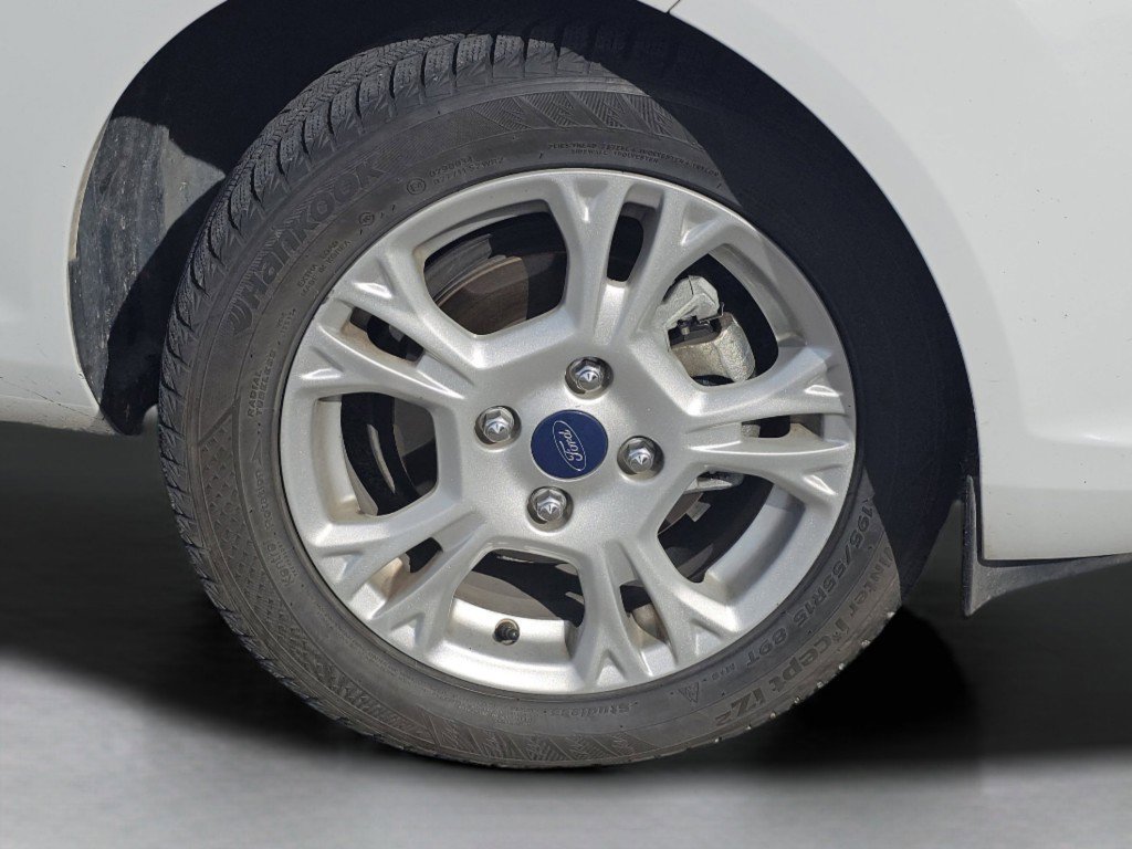 Used 2015 Ford Fiesta SE image 15
