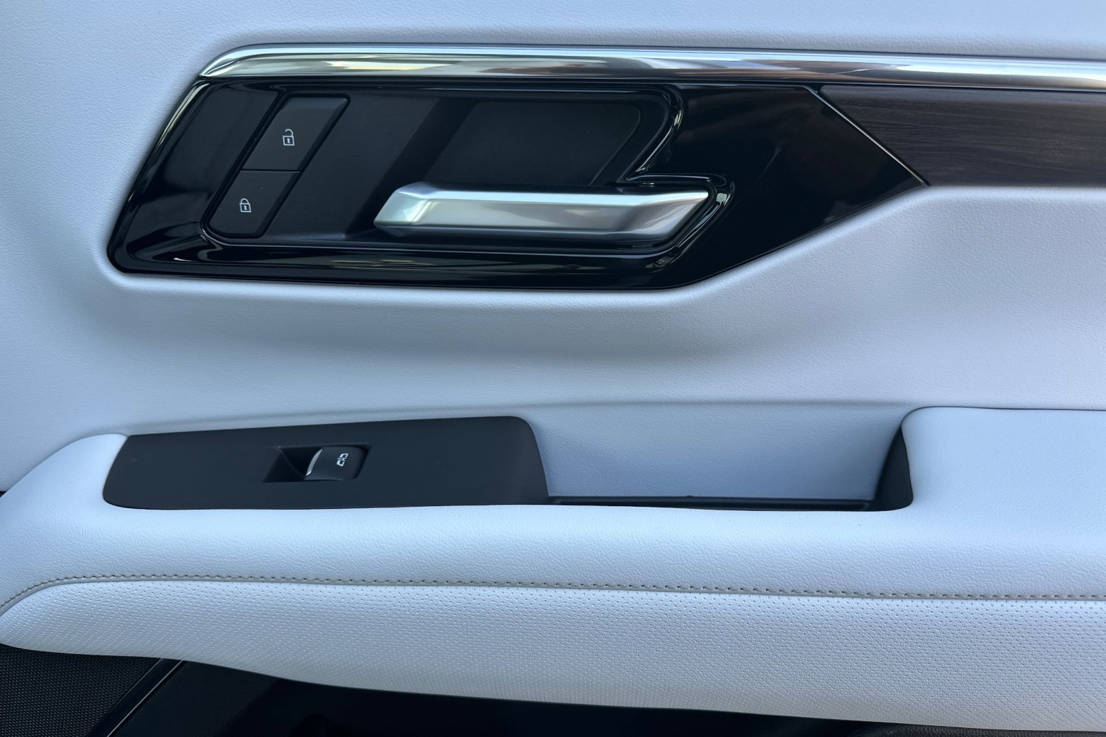 New 2026 Chevrolet Suburban Premier w/ Sun And Tow Package image 21