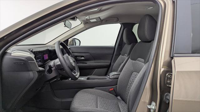Used 2025 Nissan Kicks SV AWD/4WD image 14