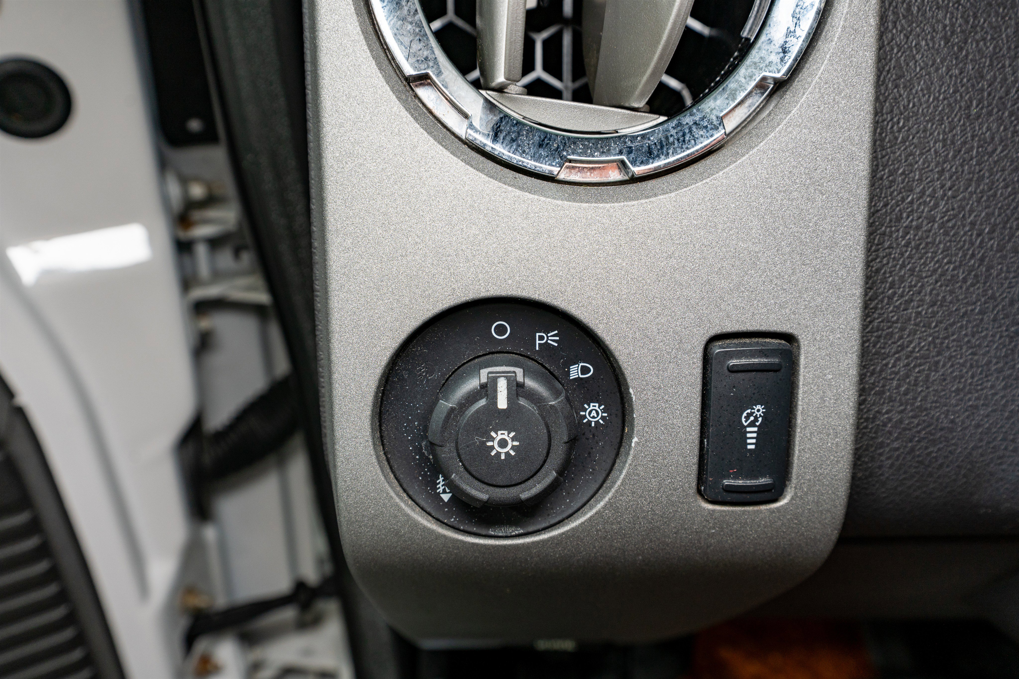 Used 2012 Ford F350 King Ranch w/ King Ranch w/Chrome Pkg image 27