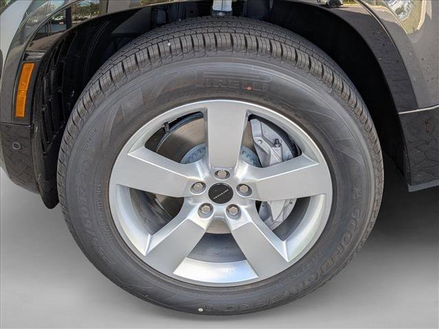 New 2026 Land Rover Defender 110 X-Dynamic SE image 9