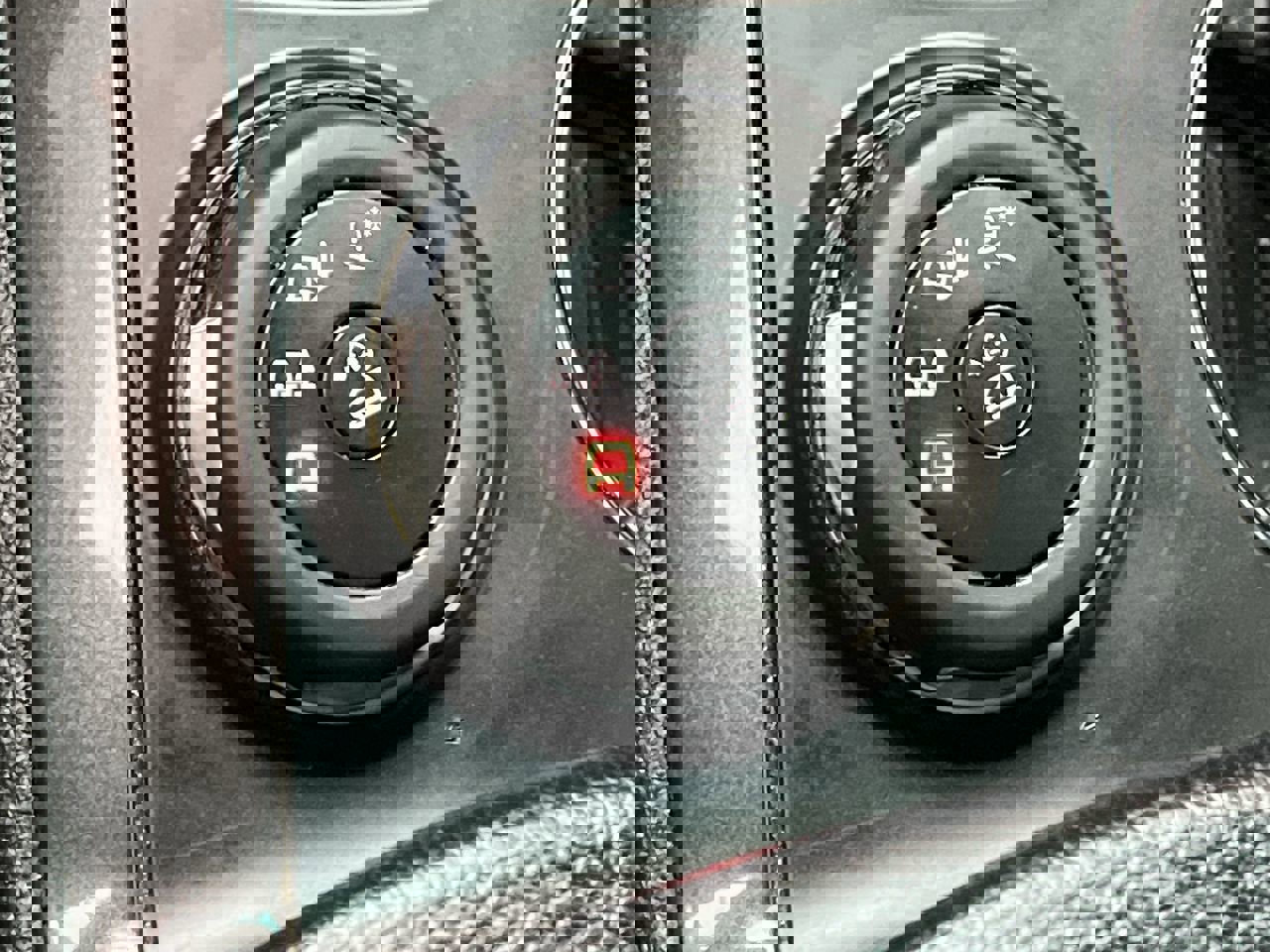 Used 2018 Ford Explorer XLT w/ Equipment Group 202A AWD/4WD image 17