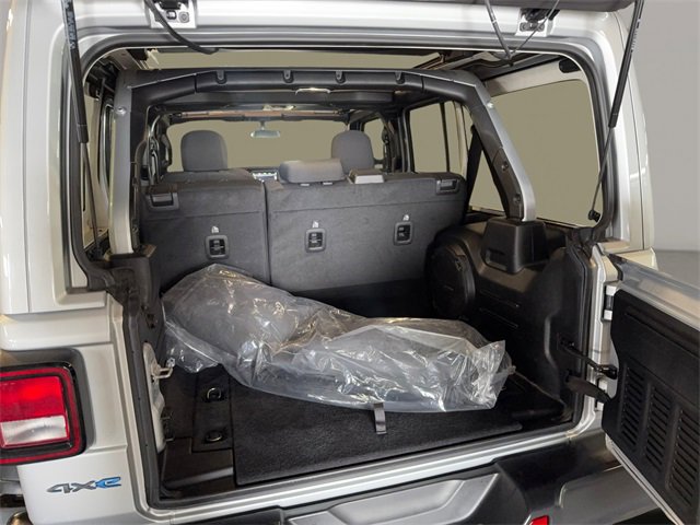 Used 2023 Jeep Wrangler Unlimited w/ Sun & Screen Package image 23