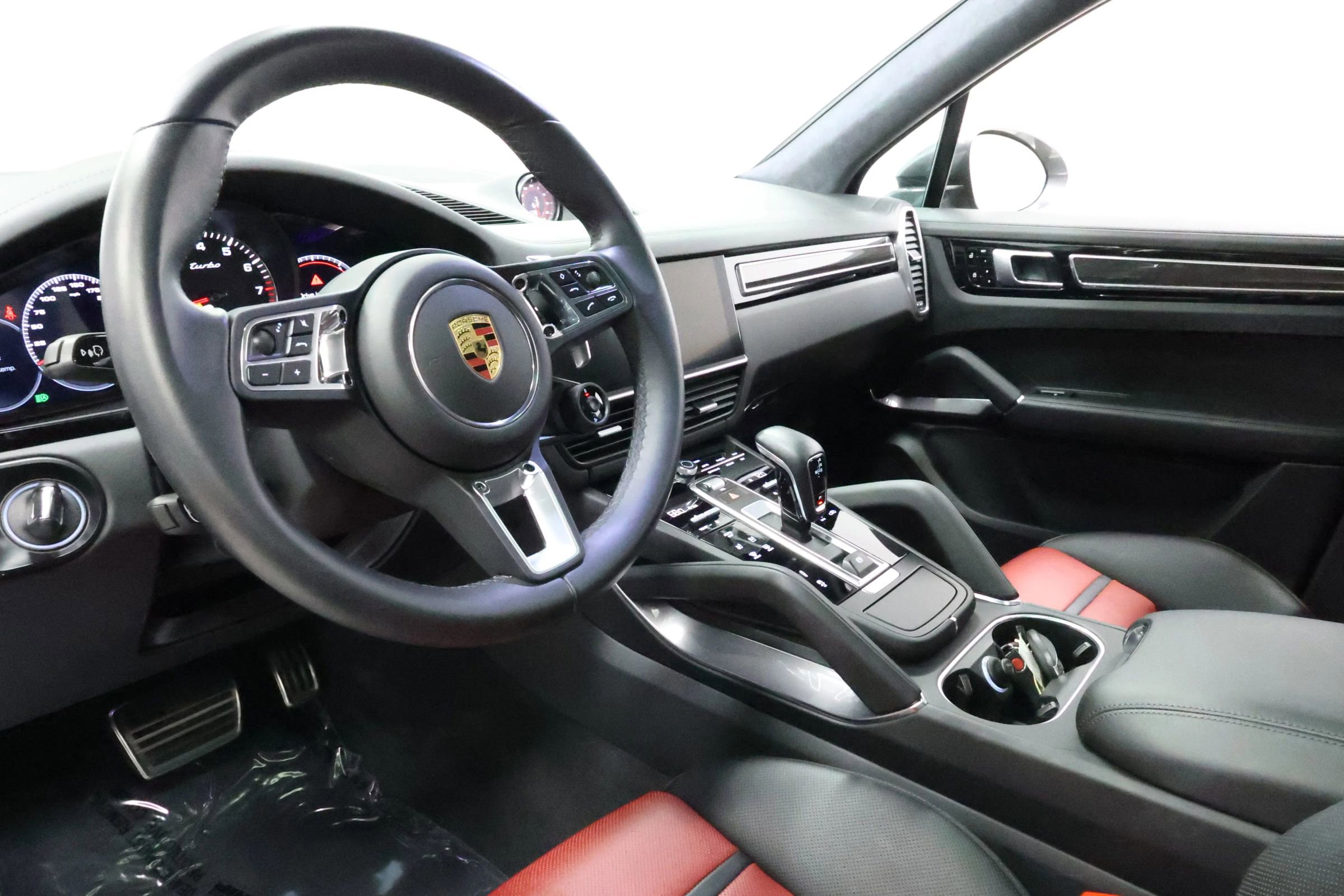 Used 2020 Porsche Cayenne Turbo image 2