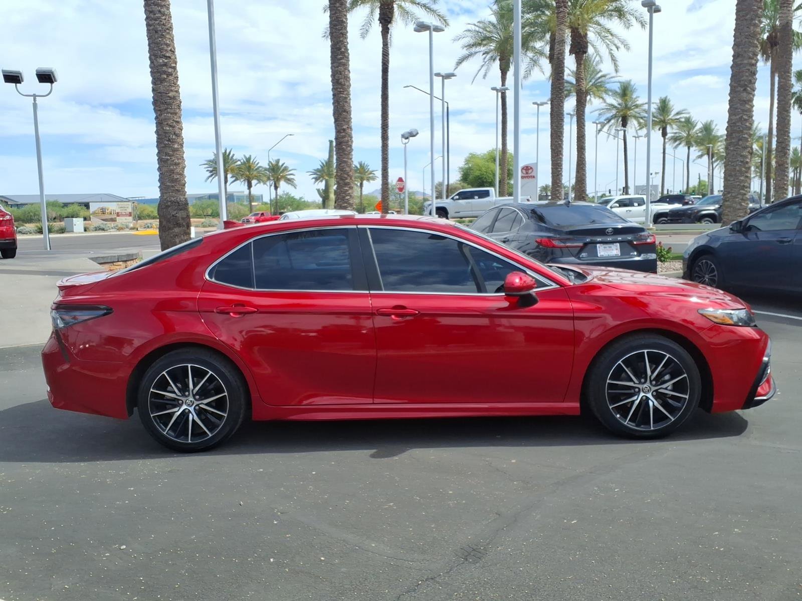 Used 2021 Toyota Camry SE w/ Carpet Mat Package (TMS) FWD image 3