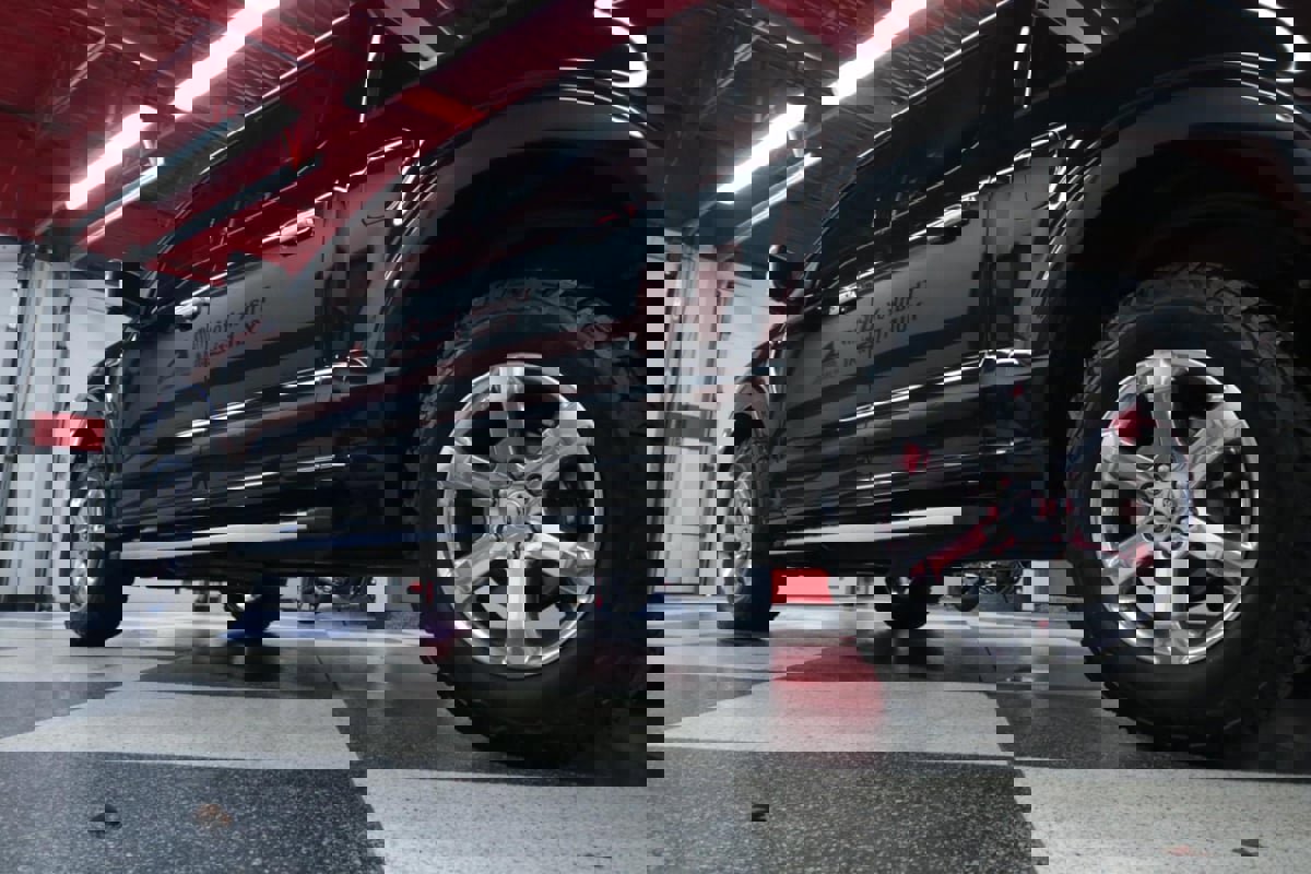 Used 2023 Ford F150 Lariat w/ Trailer Tow Package image 39