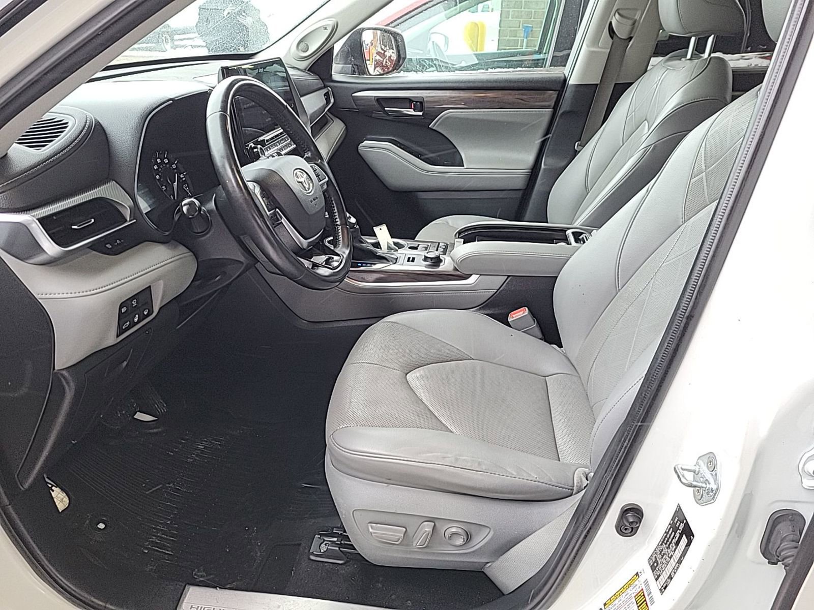 Used 2021 Toyota Highlander Platinum image 8