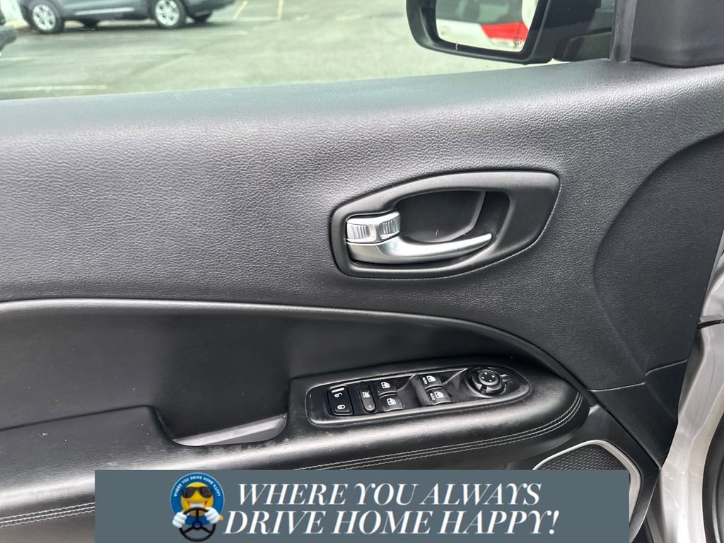 Used 2020 Jeep Compass Latitude FWD image 11