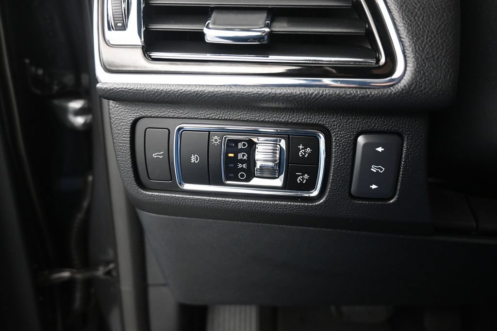 Used 2023 Lincoln Navigator L Reserve AWD/4WD image 11
