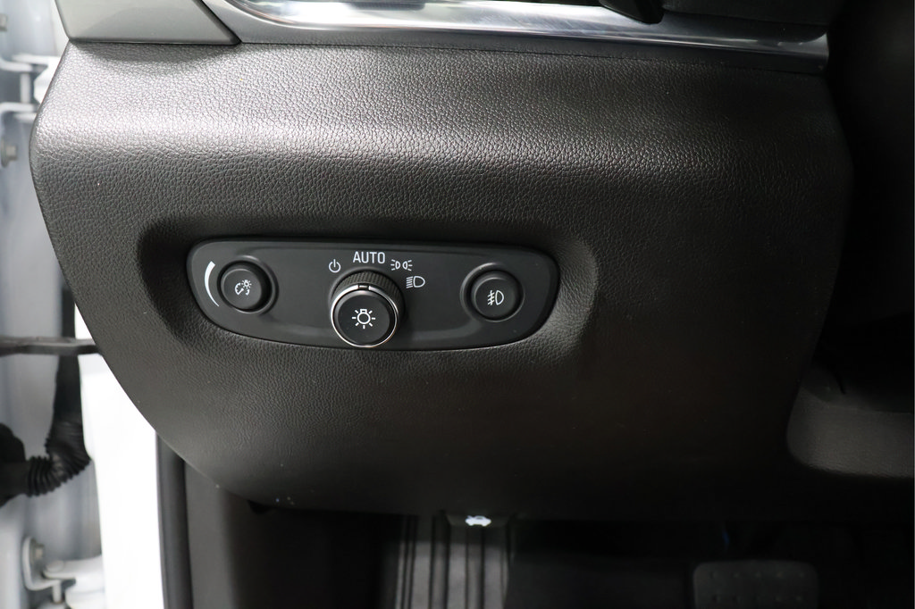 Used 2021 Chevrolet Traverse LT FWD image 18