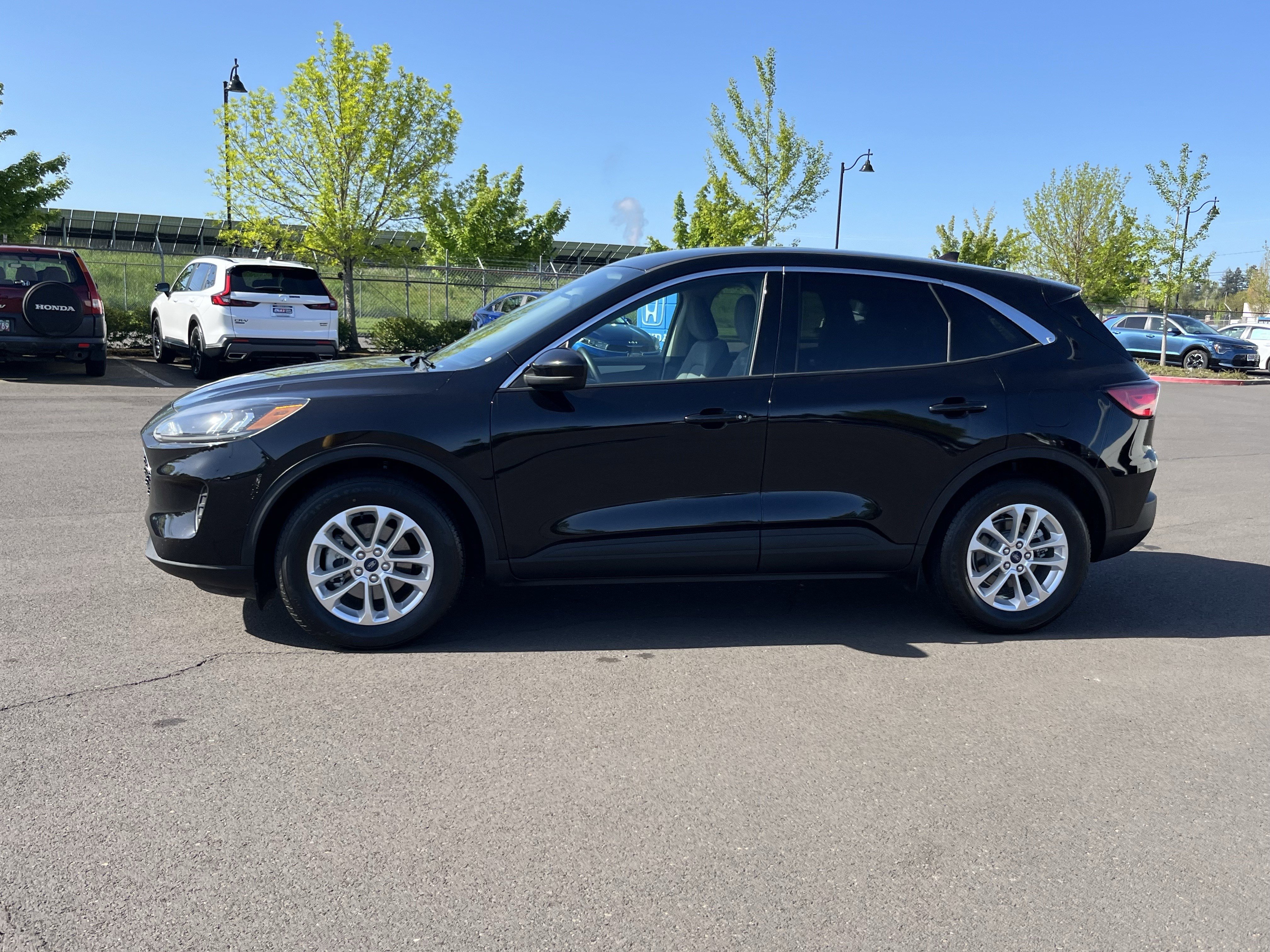 Used 2020 Ford Escape SE FWD image 2
