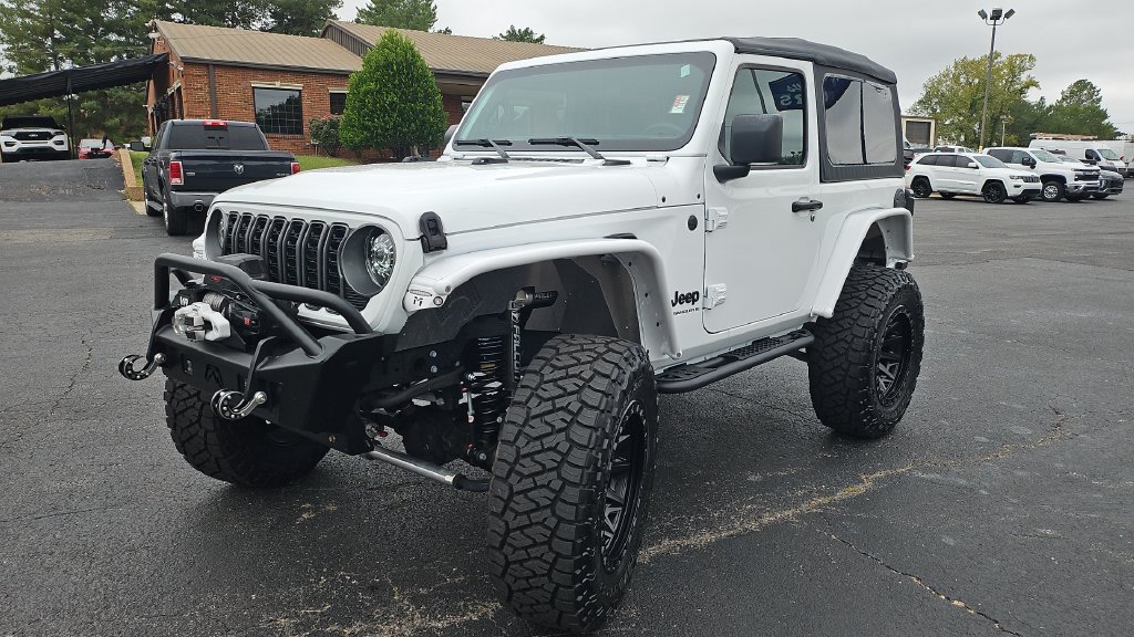 Used 2025 Jeep Wrangler Sport AWD/4WD image 19