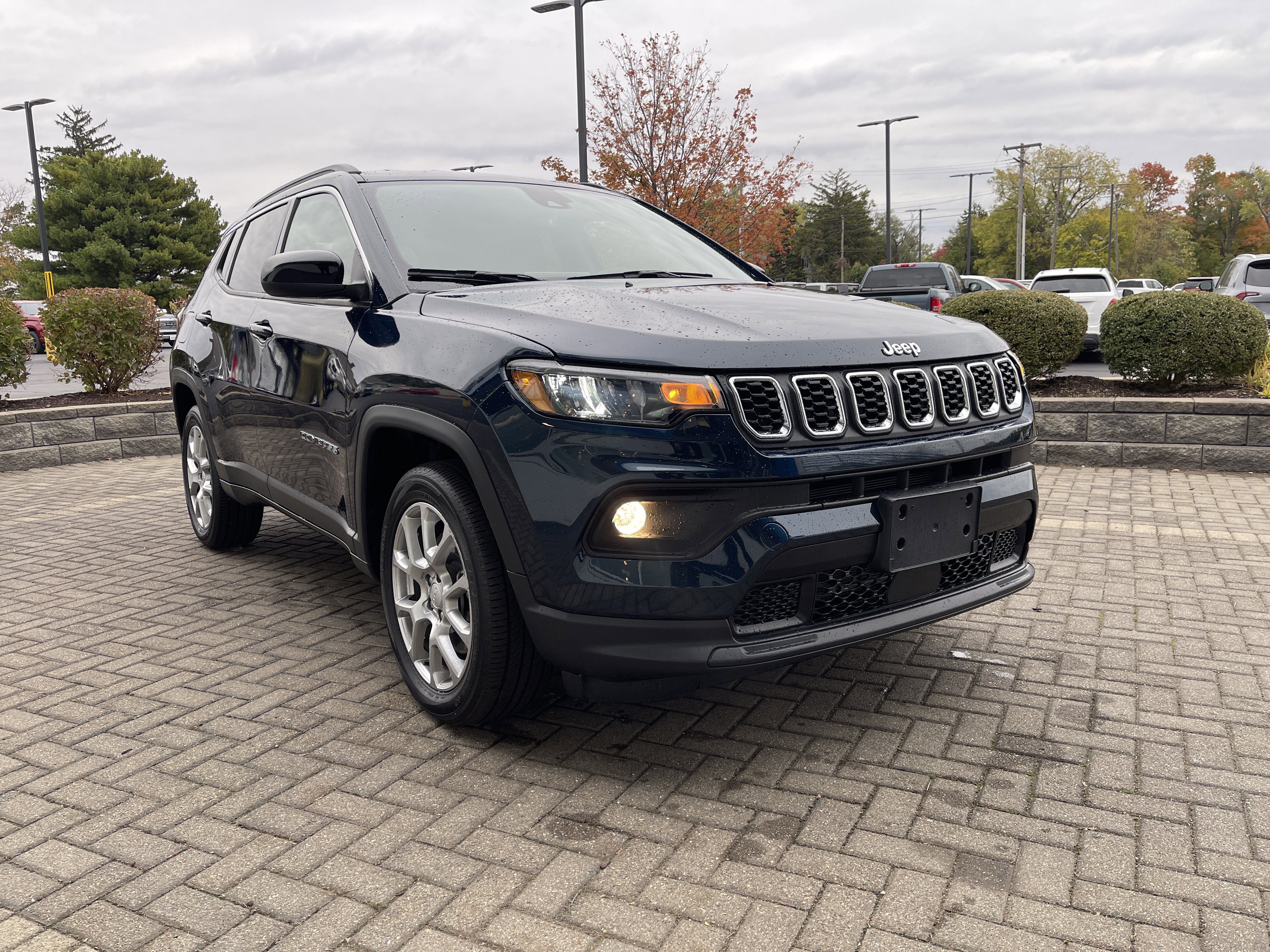 Used 2024 Jeep Compass Latitude image 7