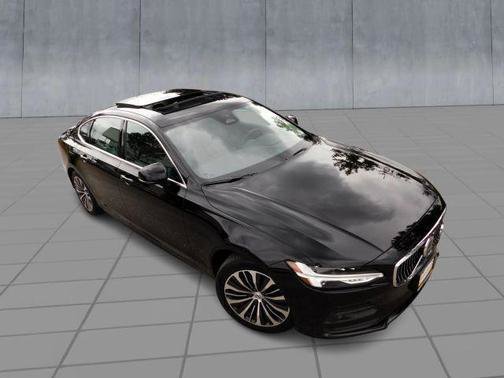 Used 2022 Volvo S90 B6 Momentum AWD/4WD image 2