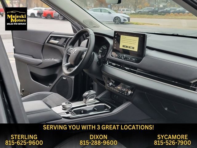 Used 2025 Mitsubishi Outlander SE image 35