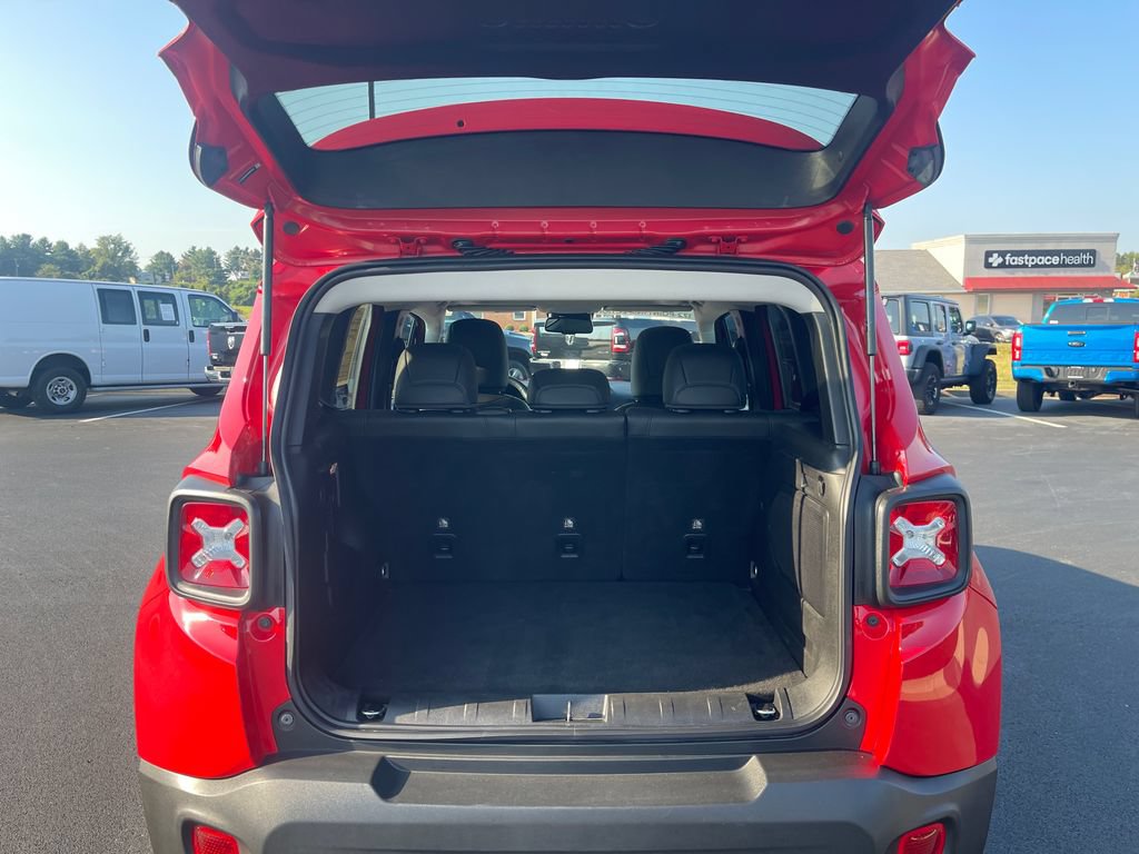 Used 2023 Jeep Renegade Limited w/ Sun/Sound Group AWD/4WD image 9