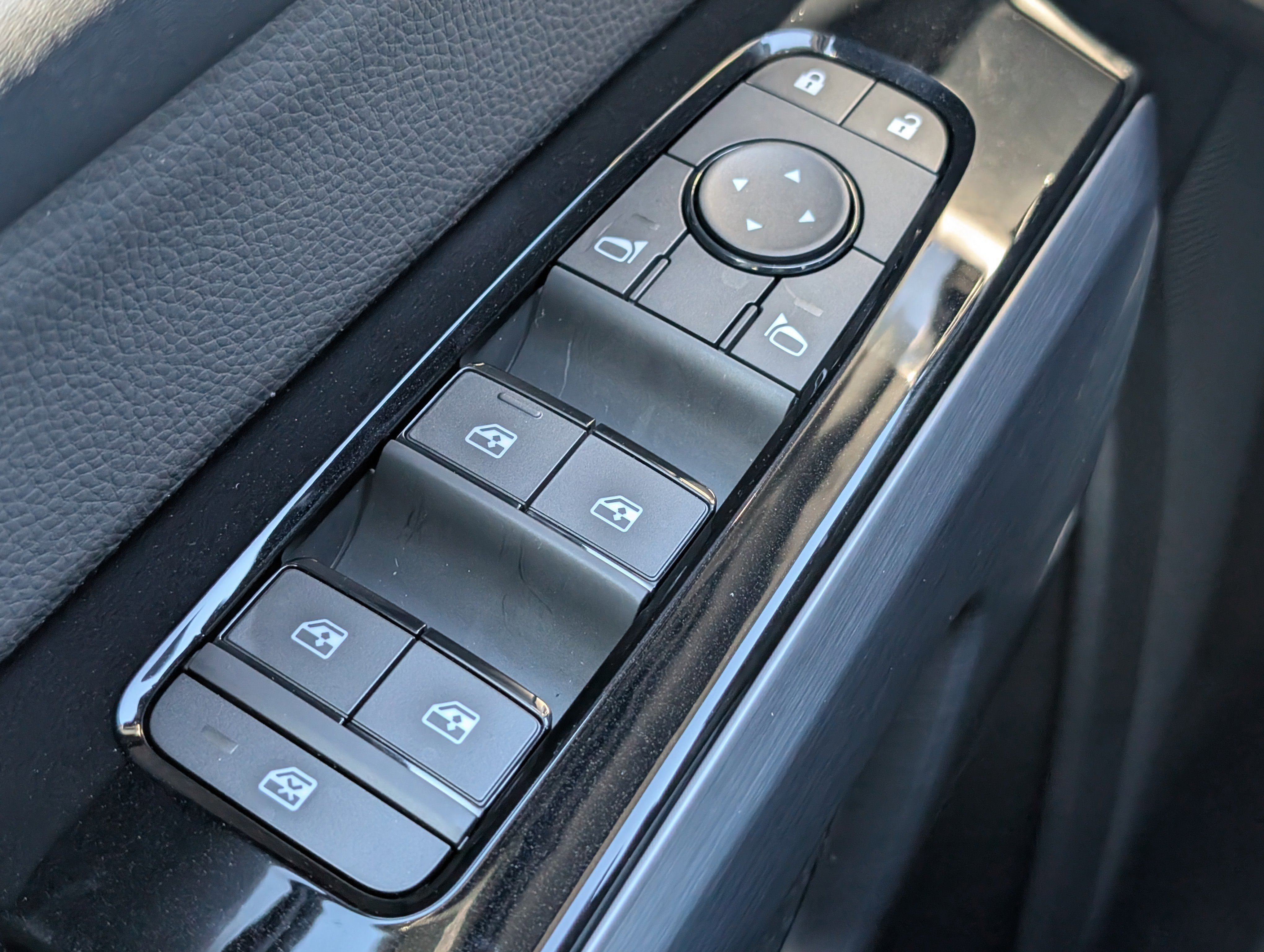 New 2026 Nissan Pathfinder SL image 18