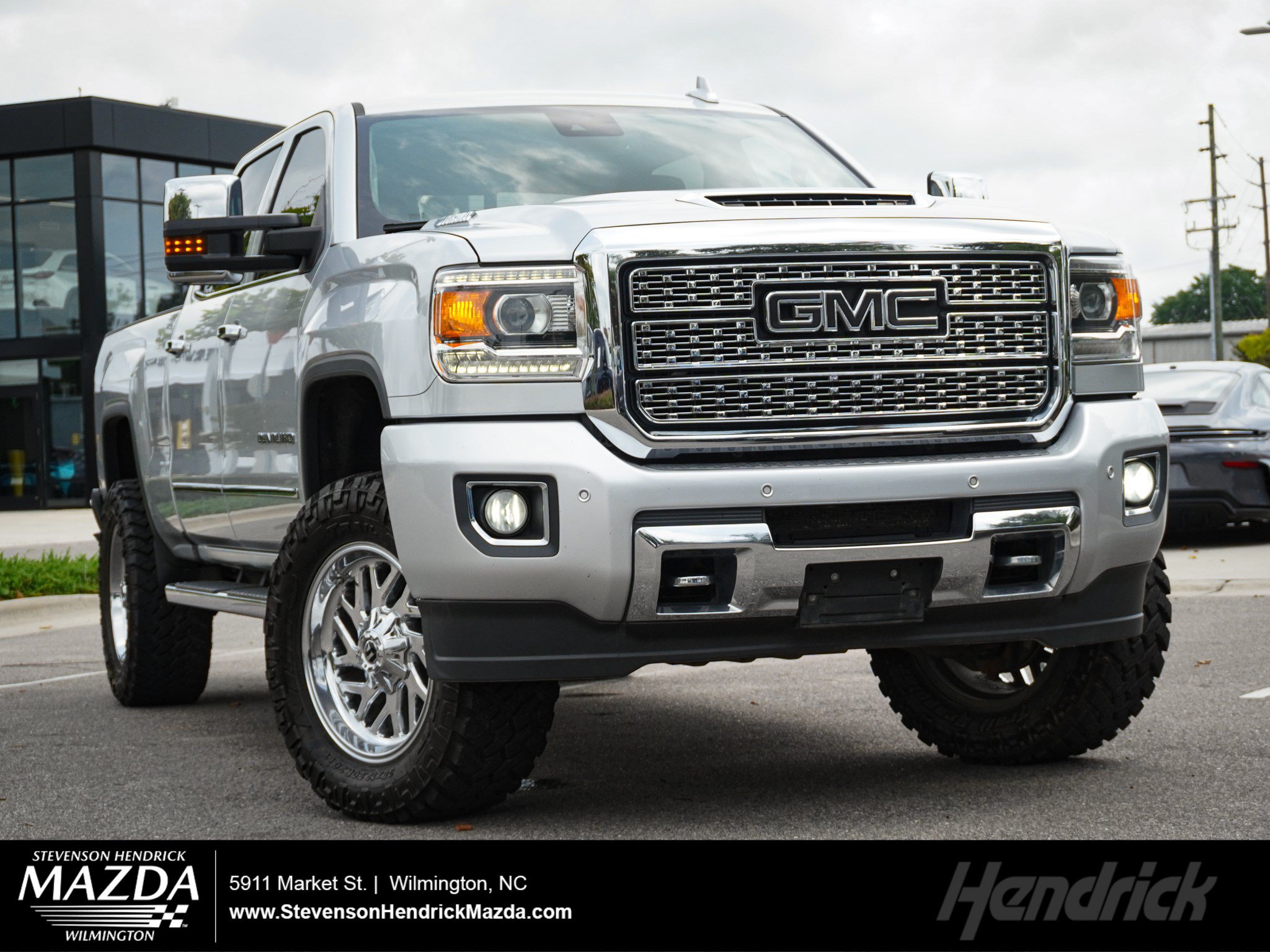 Used 2019 GMC Sierra 2500 Denali w/ Duramax Plus Package AWD/4WD image 1