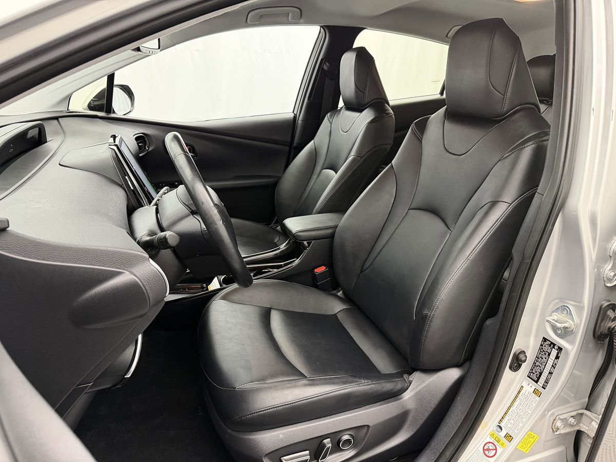 Used 2017 Toyota Prius Prime Advanced FWD image 8