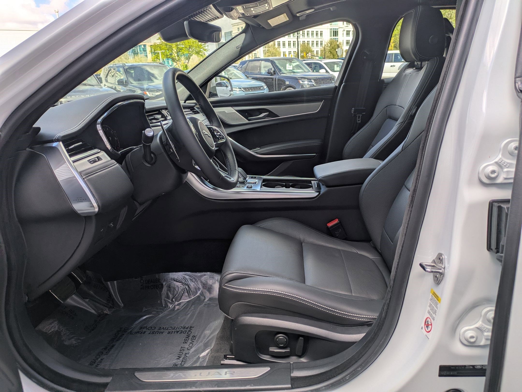 Used 2024 Jaguar XF R-Dynamic SE image 27