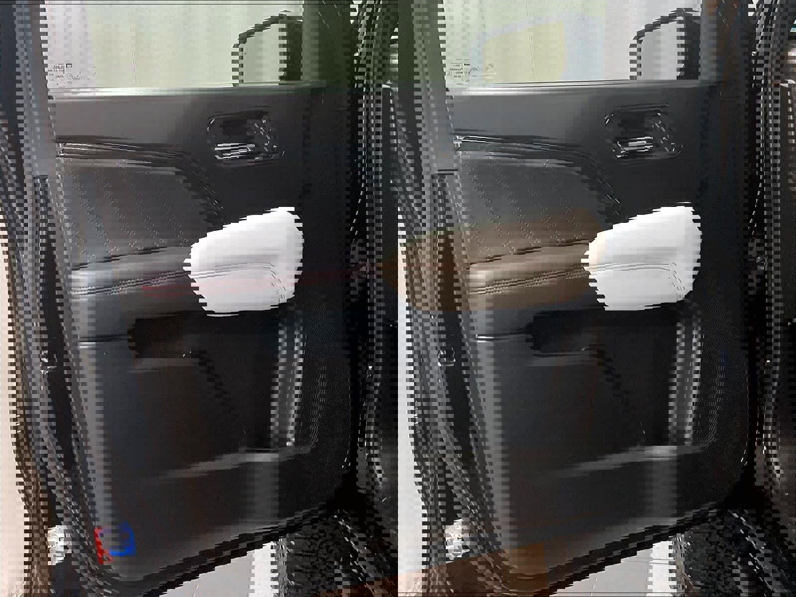 Used 2024 GMC Canyon AT4X image 9